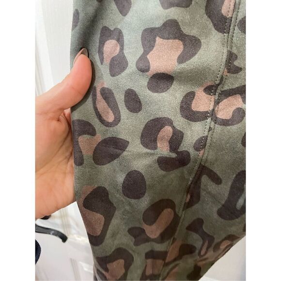 Anthropologie Maeve Alexandra Leopard Sueded Trousers Size 8 - Picture 6 of 8